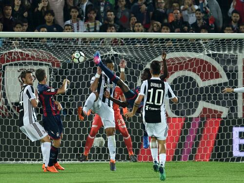 Una rovesciata ferma la Juve, il Napoli si avvicina: -4