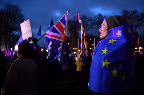 Brexit, bocciato l'accordo con la Ue. La May non molla: "Non mi dimetto"