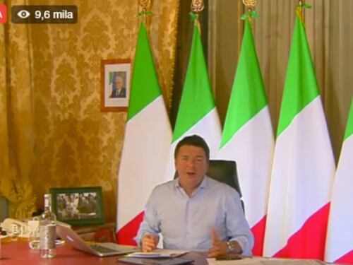 Matteo Renzi elimina la bandiera dell'Unione Europea