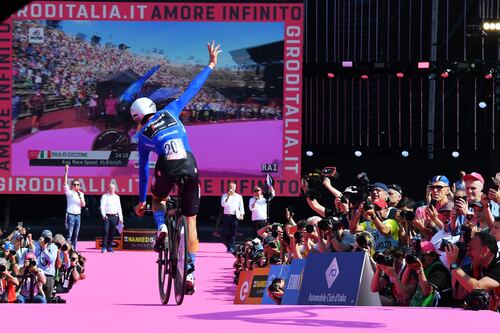 Coronavirus, Giro d'Italia rimandato a ottobre