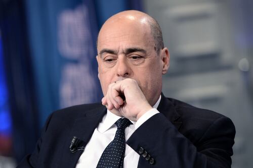 Coronavirus, le mascherine sono stracci. Il regalo di Zingaretti è servito