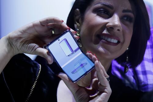 Tris di Galaxy S20 e il pieghevole Z Flip: Samsung da fantascienza