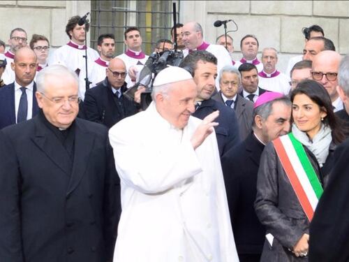 Festa dell'Immacolata, Papa Francesco prega a piazza di Spagna: liberaci dalla maleducazione civica