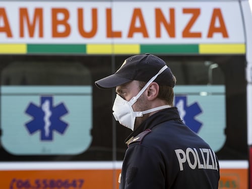 Travolge mamma e figlio con lo scooter, morto il bimbo di 15 mesi