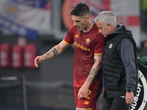 Mourinho attacca Zaniolo: “Non vuole più vestire la maglia della Roma”. Il retroscena sulla rottura