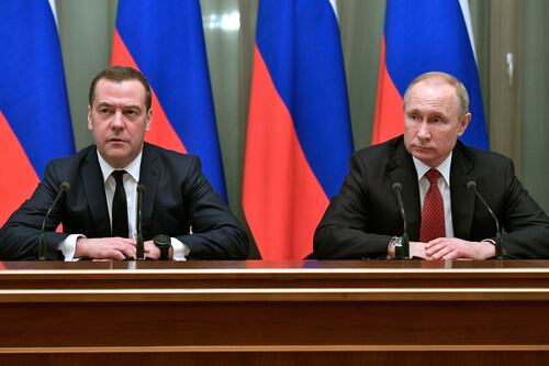 Medvedev e il governo russo vanno a casa. Cosa succede attorno a Putin