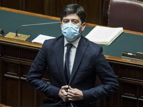 Roberto Speranza, il libro che imbarazza il ministro: così Palazzo Chigi ha sfruttato la pandemia