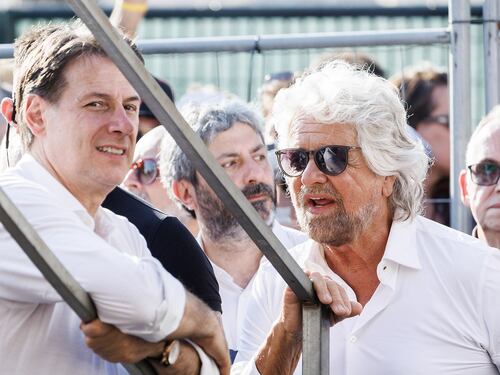 5stelle, aria di scissione: "Due partiti". I fedeli di Grillo sfidano l'ala contiana
