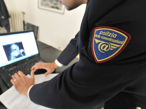 Dalle false case vacanza ai coupon, presa la banda delle truffatrici online