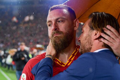 Caos Roma, retroscena su De Rossi: "Voleva fare fuori Totti"