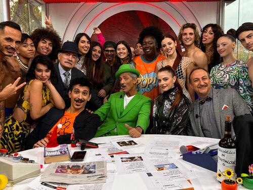 Viva Rai2, Fiorello a valanga: "Veltroni parla di pacchi...", sotterrato il Pd