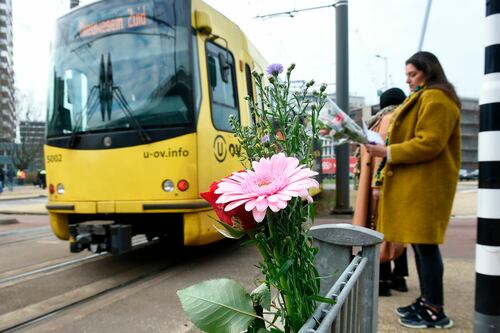 Il killer di Utrecht non conosceva le vittime. Torna la pista terroristica