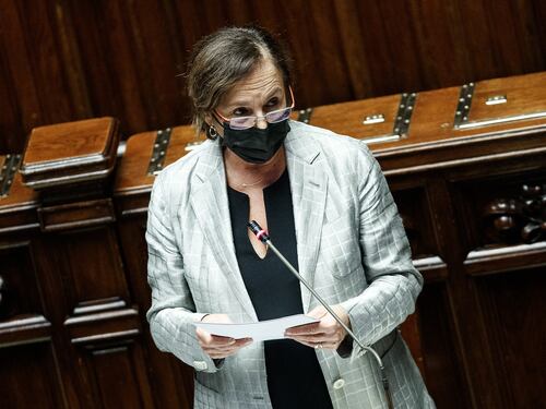 Lamorgese «disarmata» sul rave. Minaccia della Lega: "Cambi rotta o il governo non va avanti"