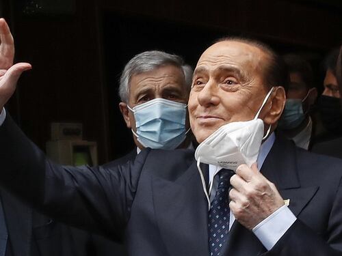 Berlusconi da tre settimane in ospedale. Quelle voci inquietanti sulla sua salute