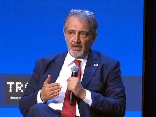 Vaccino, il capo della Croce Rossa stronca la terza dose. Francesco Rocca: sono preoccupato, ecco perché