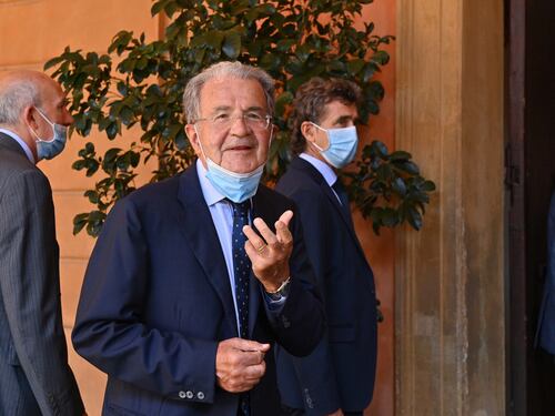 I vaccini compriamoli da Putin. Prodi sgancia la bomba Sputnik