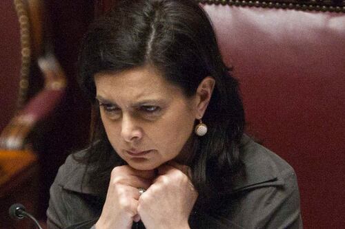 Laura Boldrini irrompe in casa Feltri. Come sempre vuole figli contro padri