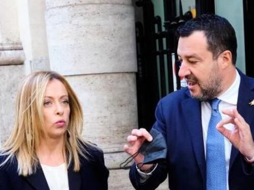 Sondaggio bomba, centrodestra a valanga e Meloni premier. Calenda-Renzi, il dato sorprende tutti