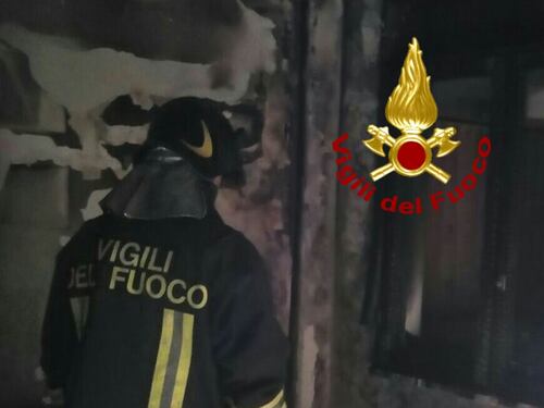 Fiamme e paura, ad Anzio va a fuoco una villetta