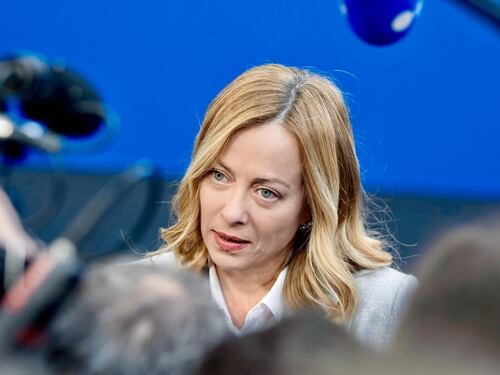 Fitto, Meloni lo ringrazia e inchioda il Pd: "Il partito davanti all'interesse collettivo"