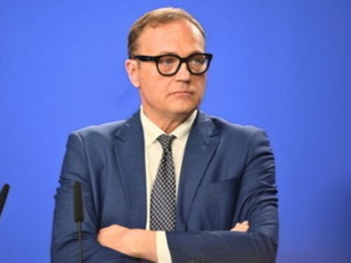 Alla sinistra mancava solo l’auto-golpe