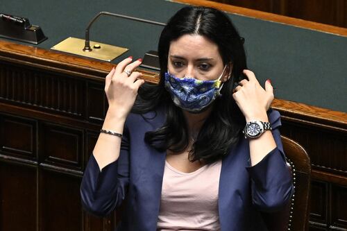 Per la Azzolina non ce n'è Coviddi. Ecco la ministra negazionista