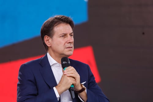 Conte e le manie di protagonismo: "Io premier? Chiamo Putin per la svolta"