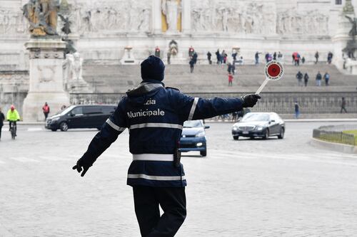 Due gocce meglio di 4 giorni di blocco dei diesel. E oggi domenica ecologica