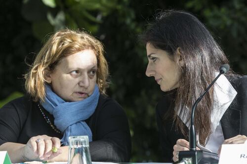 La Giunta Raggi boccia il bilancio Ama. Si dimette l'assessore Montanari