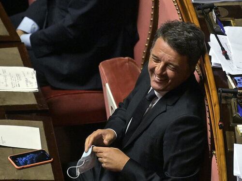 "Lo cucina a fuoco lento". Il retroscena sul piano di Renzi, Conte in trappola?