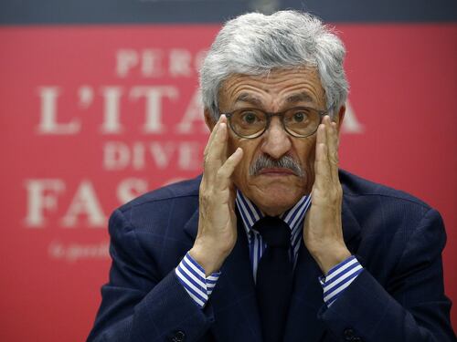 Salta pure Arcuri: l'ultima beffa a D'Alema. Ora "baffino" è davvero fuori da tutto
