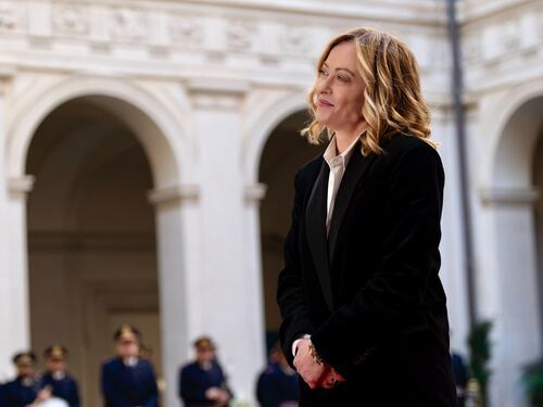 Sbarchi sempre più giù e scende anche lo spread. Meloni: "Grazie alla squadra"