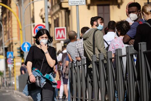 Il coronavirus non scomparirà col caldo. Doccia fredda sulle vacanze