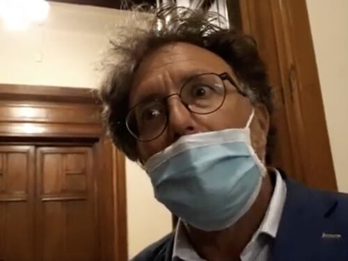 Toghe e molestie, la faccia tosta M5s. Il presidente grillino difende il capo dei giudici del figlio di Grillo...