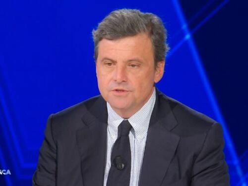 Soldi da uno Stato estero? Non s'è mai visto. Calenda disintegra Renzi