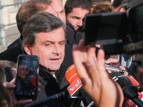 Governo, Calenda incontra Meloni: "Affascinato ma nessun appoggio". E attacca FI