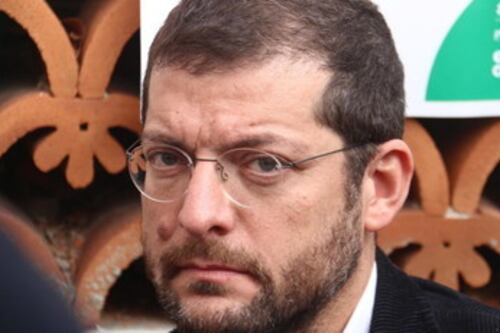 Andrea Romano svalvola sul Covid e scatena odio contro Giorgia Meloni