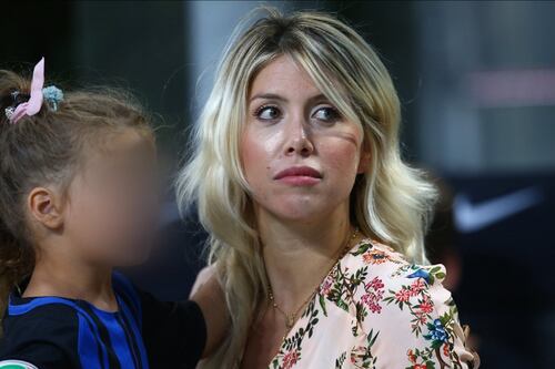 Paura per Wanda Nara, sassi contro la sua macchina