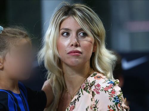 Paura per Wanda Nara, sassi contro la sua macchina