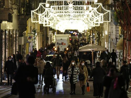 Slittano ancora le nuove regole del Natale, italiani sempre più stufi