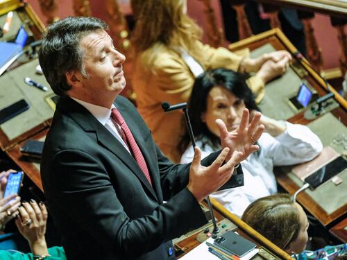 Senato, Renzi prende in giro il Pd: "Masochista". E Meloni scoppia a ridere