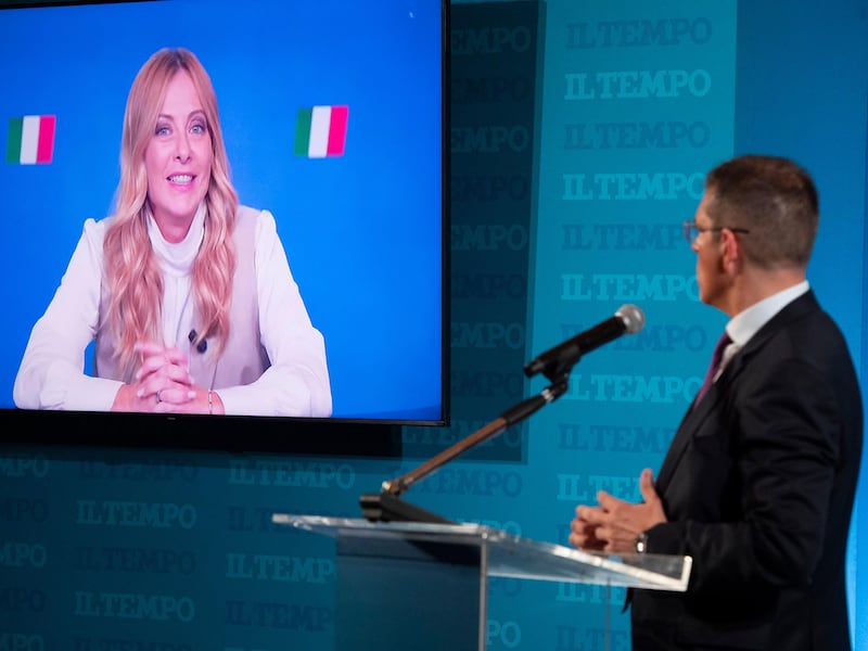 Giorgia Meloni: “Giù le tasse al ceto medio. Stop al burqa a scuola. Fa paura il no della sinistra”