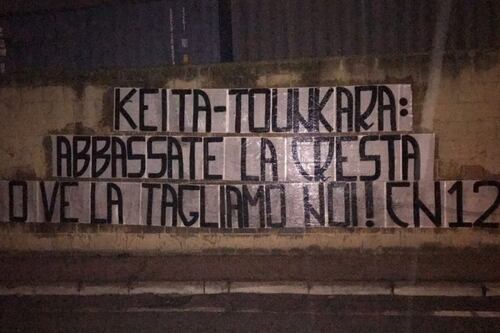 Striscione contro Keita e Tounkara
