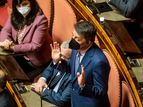 Il Draghi falco non piace neanche a Renzi: "E' il momento del dialogo, meglio Macron..."
