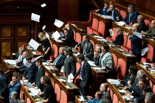 Sulla manovra è caos in Senato. Nella notte il voto sulla fiducia