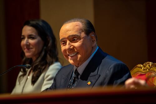 Riforma fisco, Berlusconi è raggiante: “Passo importante verso la flat-tax per tutti”