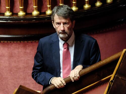 Cerchio tragico. Sindaci e capicorrente: così il Pd si prepara a defenestrare la segretaria