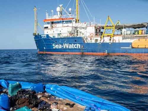 Sea Watch punta verso l'Italia. Salvini: è una provocazione