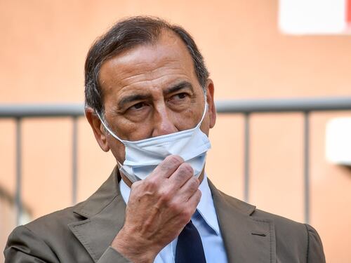 Governo nel caos, i sindaci non si fidano di Conte e scrivono alla Commissione Ue per i fondi