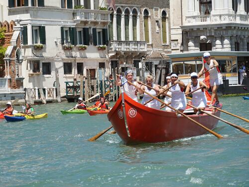 Turisti troppo grassi, a Venezia le gondole mettono il limite di peso